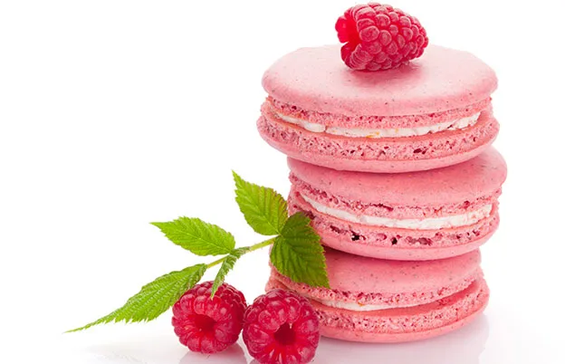 raspberry macarons